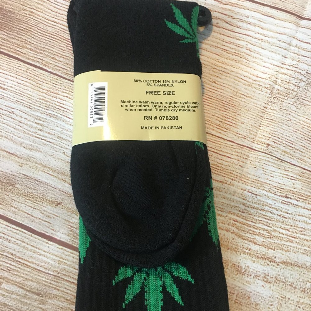 NEW Unisex Weedo Socks Black w/ green leaf 🍃 Bundle them up! - Picture 2 of 3